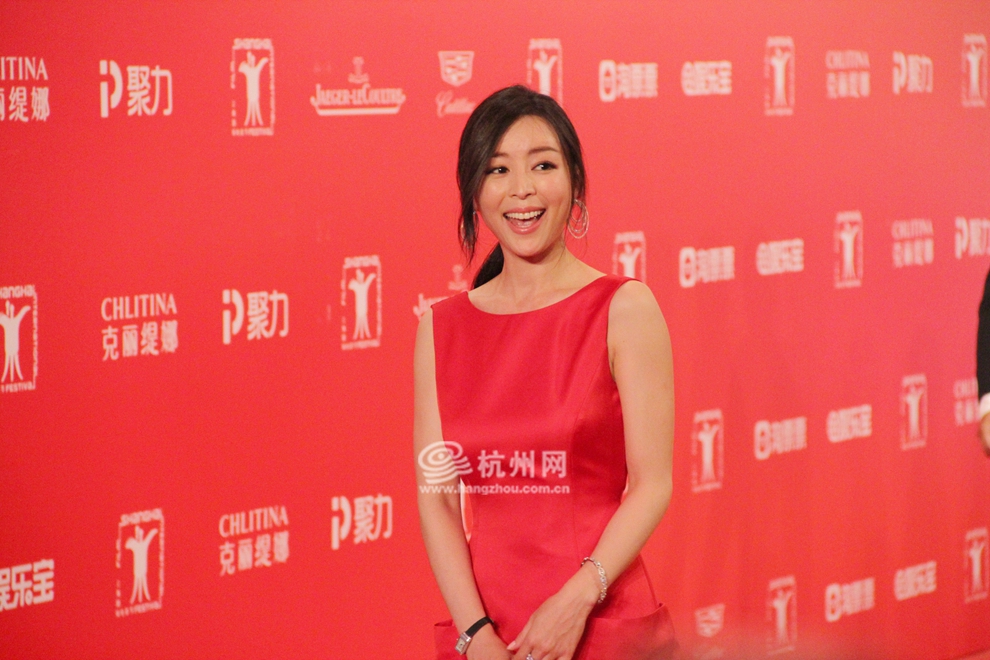 第19届上海国际电影节 张静初一席红裙亮相