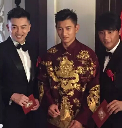 今天早上吴奇隆出发接亲,伴郎团亮相!